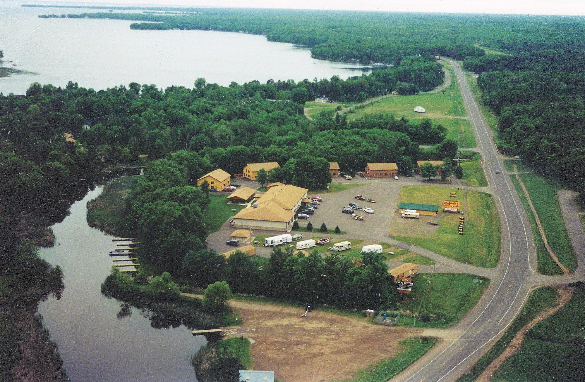 Mcquoid'S Inn And Event Center Isle Zewnętrze zdjęcie